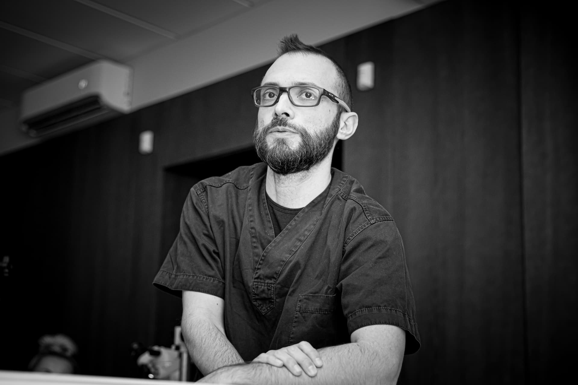 Il Dr Alessandro Conti nel suo studio